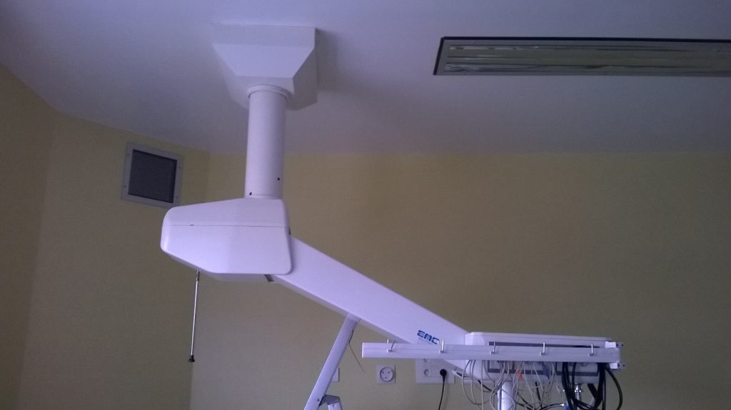 Salle d'opération équipée